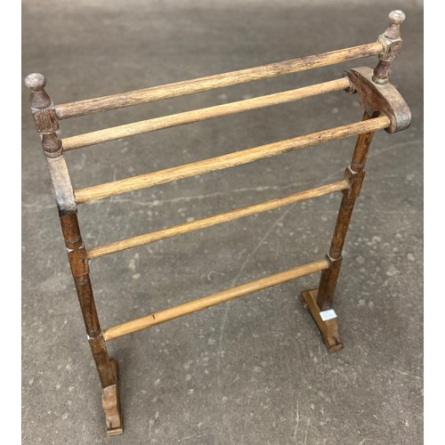 129 - A Victorian pine towel rail