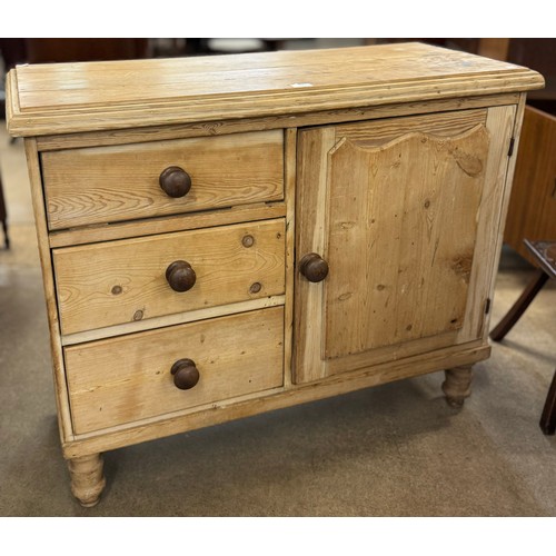 158 - A Victorian pine dresser