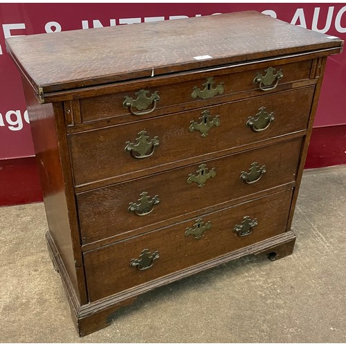 81 - A George II oak bachelors chest of drawers