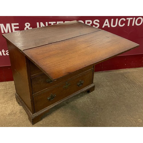 81 - A George II oak bachelors chest of drawers