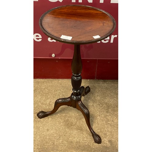 100 - A Chippendale style mahogany tripod wine table