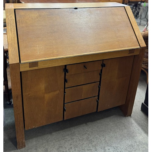 194 - An oak bureau