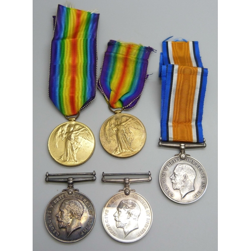 2005 - Two pairs of WWI medals to Lieut. H.S. Offiler and 686729 Gnr. A.H. Thomas RA and a British War meda... 