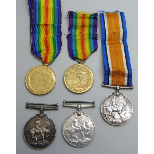 2005 - Two pairs of WWI medals to Lieut. H.S. Offiler and 686729 Gnr. A.H. Thomas RA and a British War meda... 