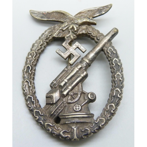 2050 - A German WWII anti-aircraft badge