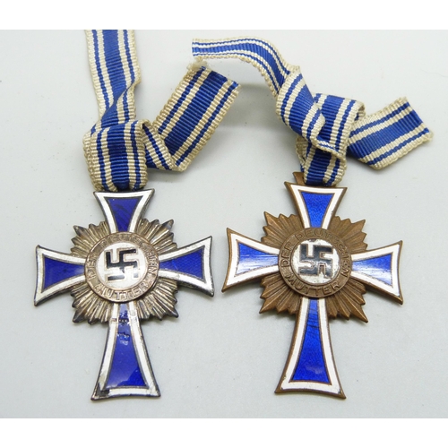 2058 - Two German WWII mothers cross medals