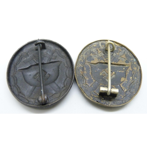 2062 - Two German WWII wound badges