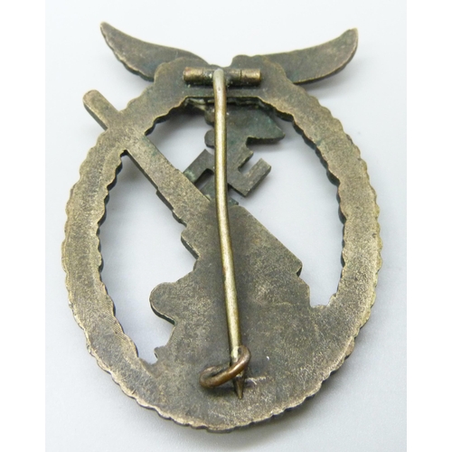 2065 - A German WWII anti-aircraft badge