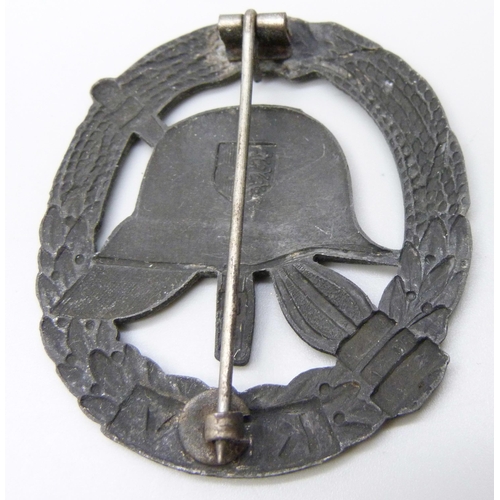 2066 - A German WWII KLFV badge