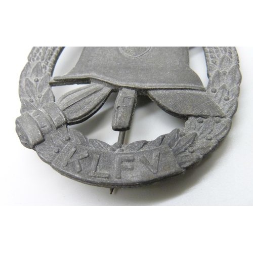 2066 - A German WWII KLFV badge