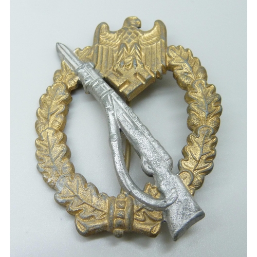 2069 - A German WWII infantry assault badge