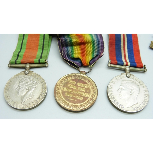 2074 - A WWI Victory medal to 89061 Gnr. H.E. Grudglings R.A., two WWII medals and two badges