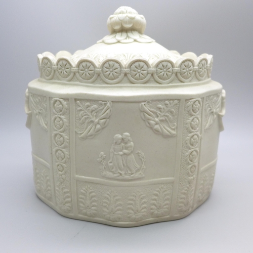 2115 - An early 19th century salt glazed sugar bowl