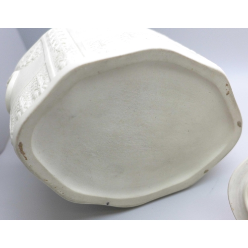2115 - An early 19th century salt glazed sugar bowl