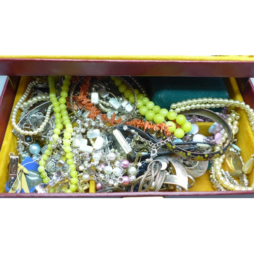 2119 - A collection of costume jewellery, etc.