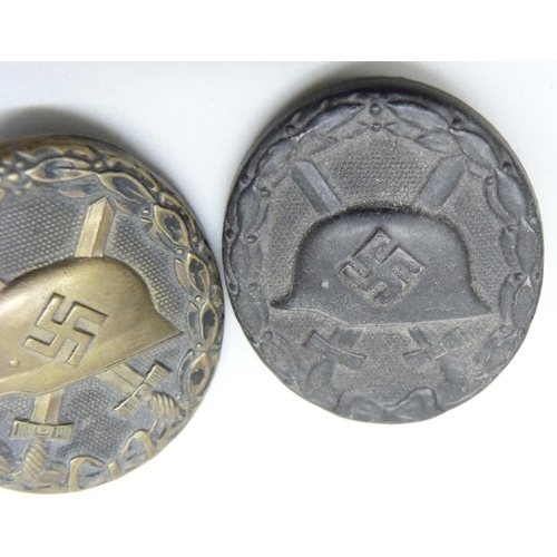 2062 - Two German WWII wound badges