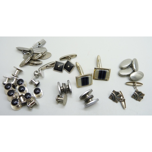 2276 - Silver tone and onyx shirt studs and vintage silver tone cufflinks