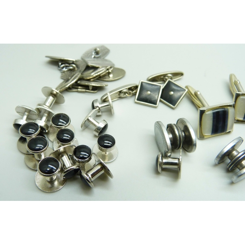 2276 - Silver tone and onyx shirt studs and vintage silver tone cufflinks