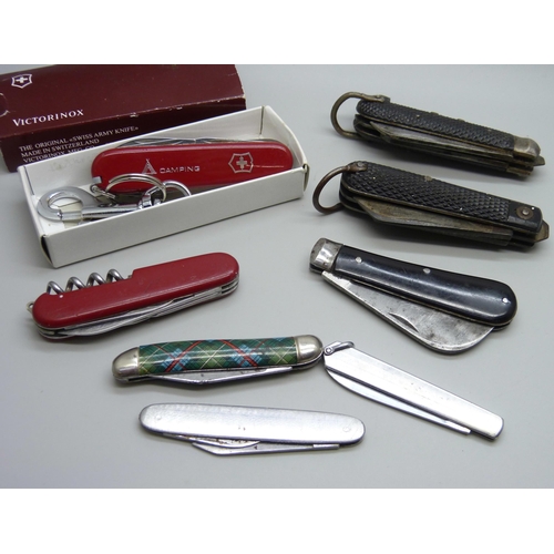 2285 - A collection of eight pocket knives including Victorinox and 1944 Richards Sheffield