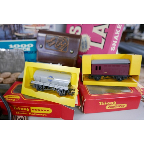 2338 - Tri-ang Hornby model rail, puzzle, draughts set, binoculars, etc.*PLEASE NOTE THIS LOT IS NOT ELIGIB... 