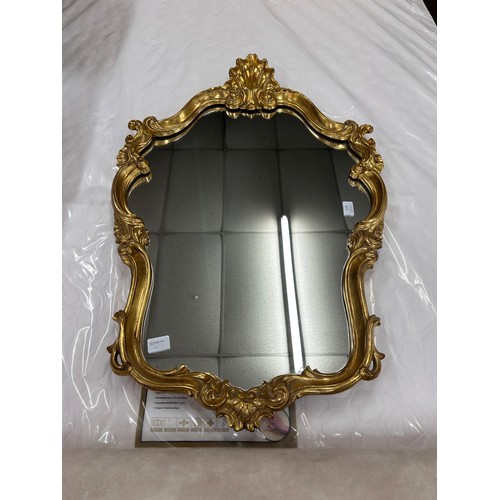 3159 - A refined gold painted Baroque style mirror