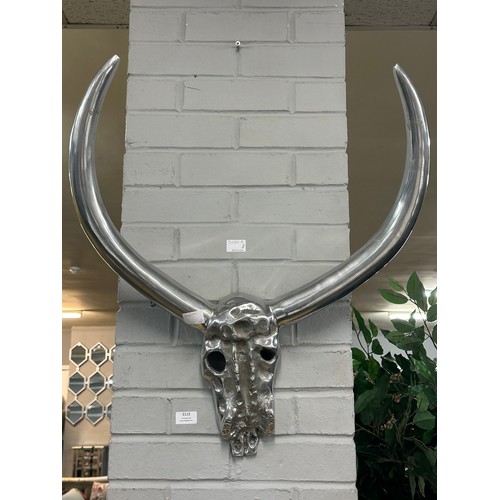 3113 - A chrome steer skull and horns wall decoration