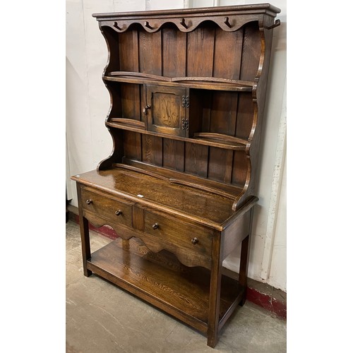 123 - An 18th Century style oak dresser