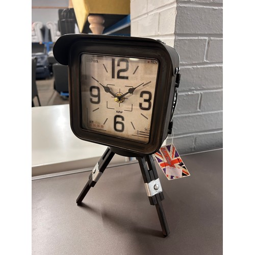 3066 - A vintage style bellows clock