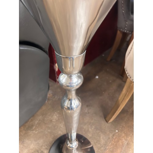 3077 - A chrome champagne stand