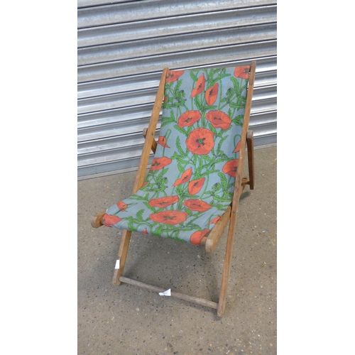 5168 - A vintage childrens sun lounger with rose patterned seat