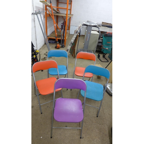 5176 - 5 folding chairs