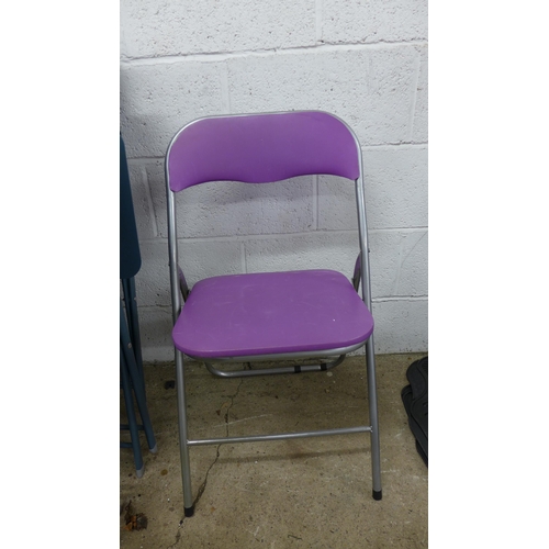 5176 - 5 folding chairs