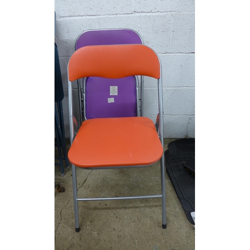 5176 - 5 folding chairs