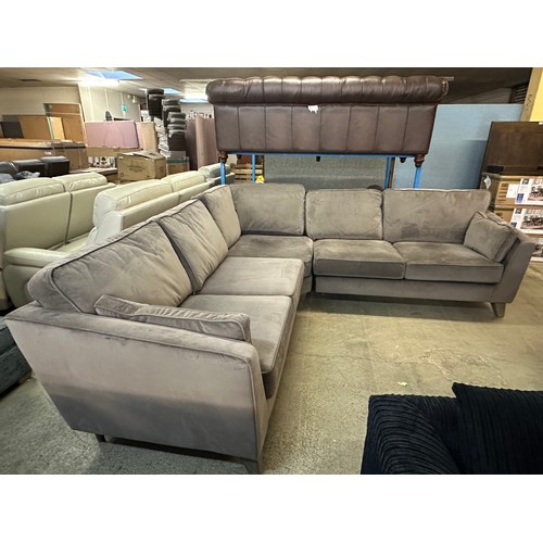 3195 - A mauve velvet upholstered large corner sofa (slight rip)