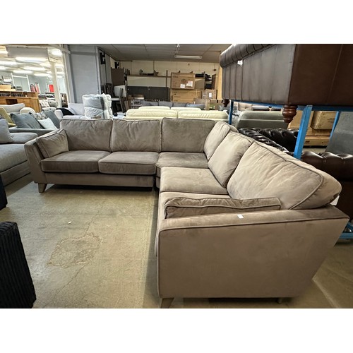 3195 - A mauve velvet upholstered large corner sofa (slight rip)