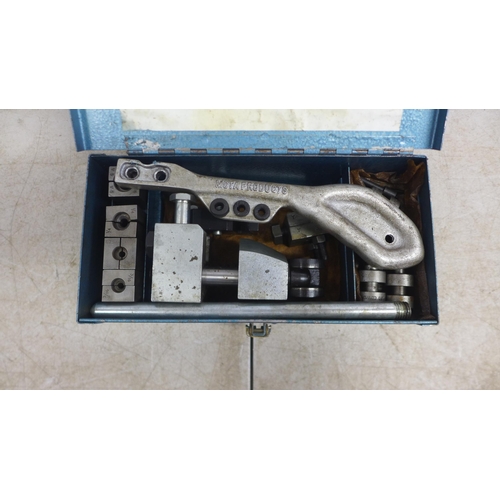 5004 - A Mota Products cam operation flaring tool