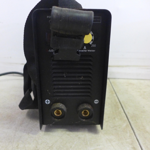 5013 - A Stamos 5-MMA-250P12 welder with mask and a quantity of rods