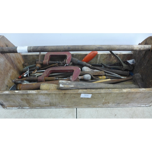 5016 - A wooden tool tray with a quantity of assorted tools including Dronfield G clamps, files, screwdrive... 