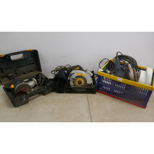 5023 - A quantity of power tools including a JCB circular saw, a Guild random orbit sander, a Mac Allister ... 