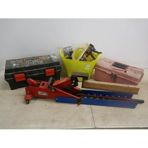 5024 - A large quantity of assorted tools and other items including trowels, pasting brushes, sealant guns,... 