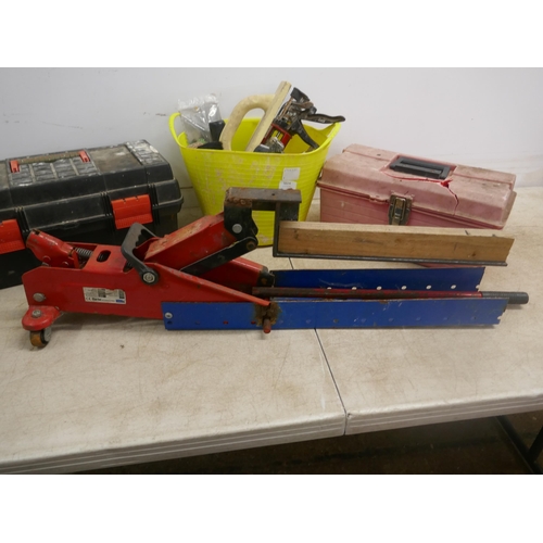 5024 - A large quantity of assorted tools and other items including trowels, pasting brushes, sealant guns,... 