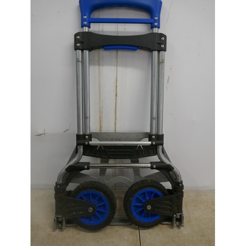 5032 - A Tool Master fold away sack truck