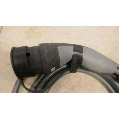 5055 - A ‘Schneider Electric’ electric vehicle charging cable