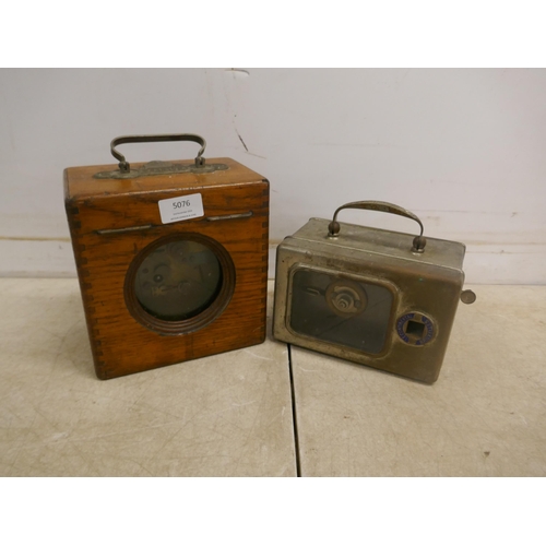 5076 - 2 vintage pigeon clocks - A Belgica Jos Dusesol Ledeberg Grand 16238 and a Le Continental Bruxelles