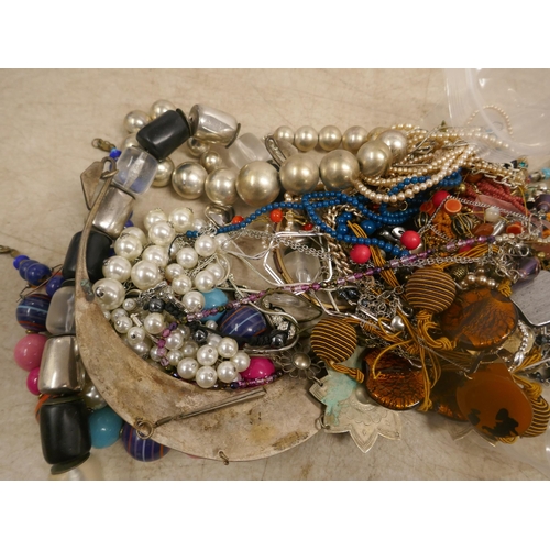 5084 - 2 bags of costume jewellery