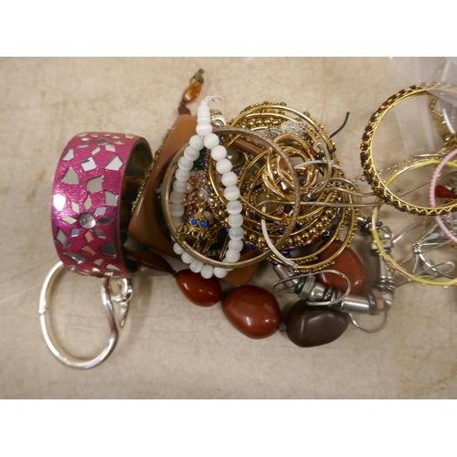 5086 - 2 bags of costume jewellery