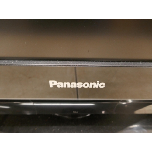 5087 - A Panasonic TX-32LXD700, 32