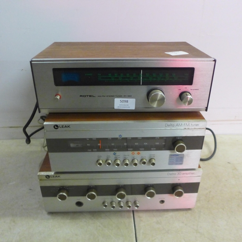 5098 - A quantity of stereo equipment including a Rotel RT-222 stereo tuner, a Leak Delta 30 amplifier and ... 