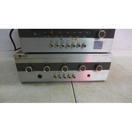 5098 - A quantity of stereo equipment including a Rotel RT-222 stereo tuner, a Leak Delta 30 amplifier and ... 