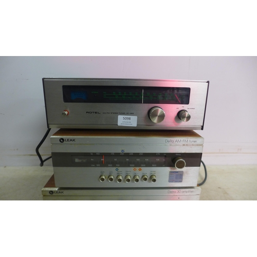 5098 - A quantity of stereo equipment including a Rotel RT-222 stereo tuner, a Leak Delta 30 amplifier and ... 